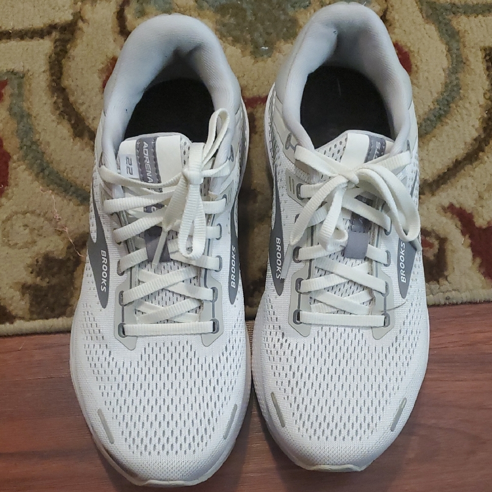Brooks White Athletic Sneakers